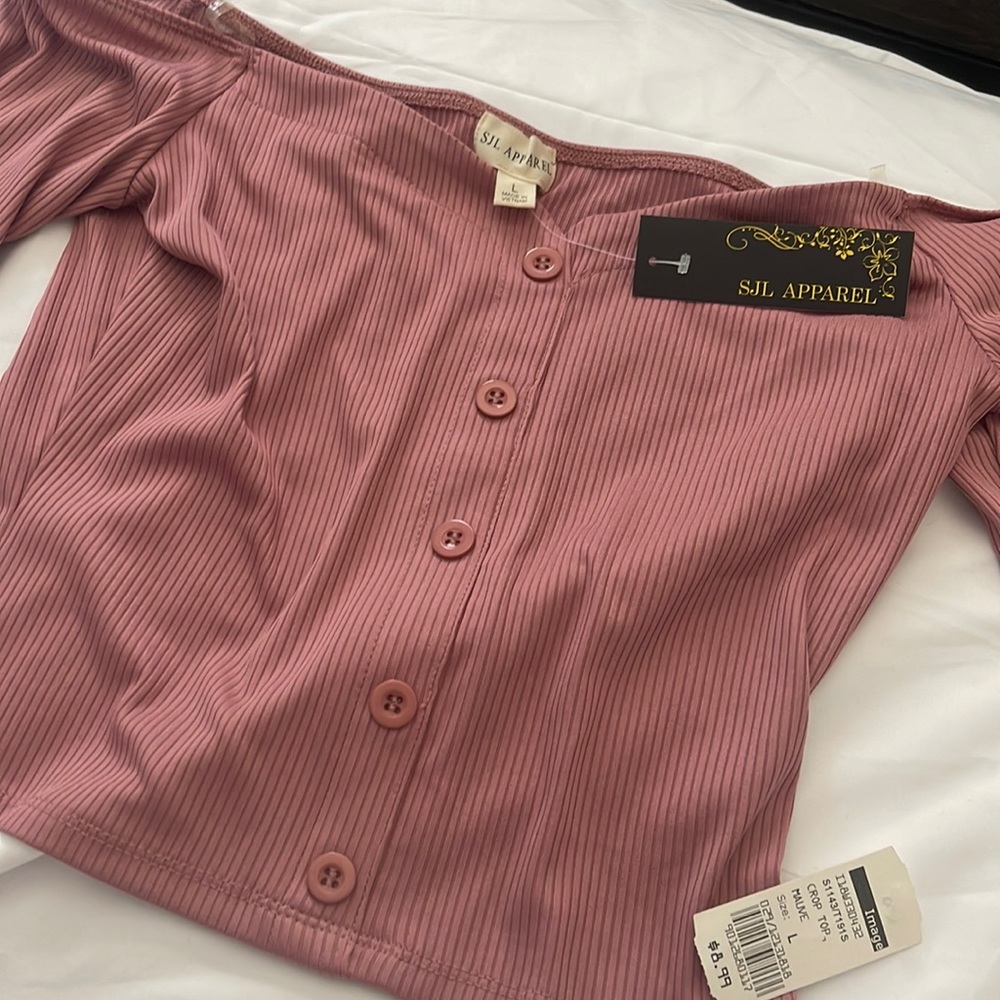 Off the shoulder crop top in the color Mauve never wore tags attached
